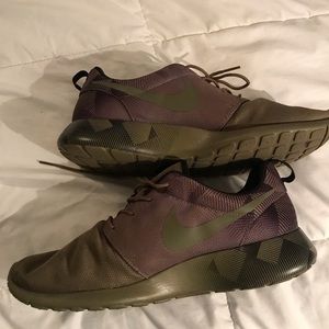 Army green Nike’s